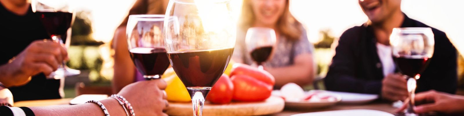 Apéros de l’été : les dangers de l’alcoolisme